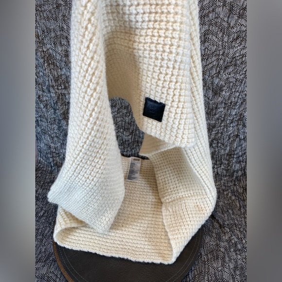 Canada Goose x Robert Mackie Waffle Infinity Loop Scarf - Ivory - Picture 12 of 13